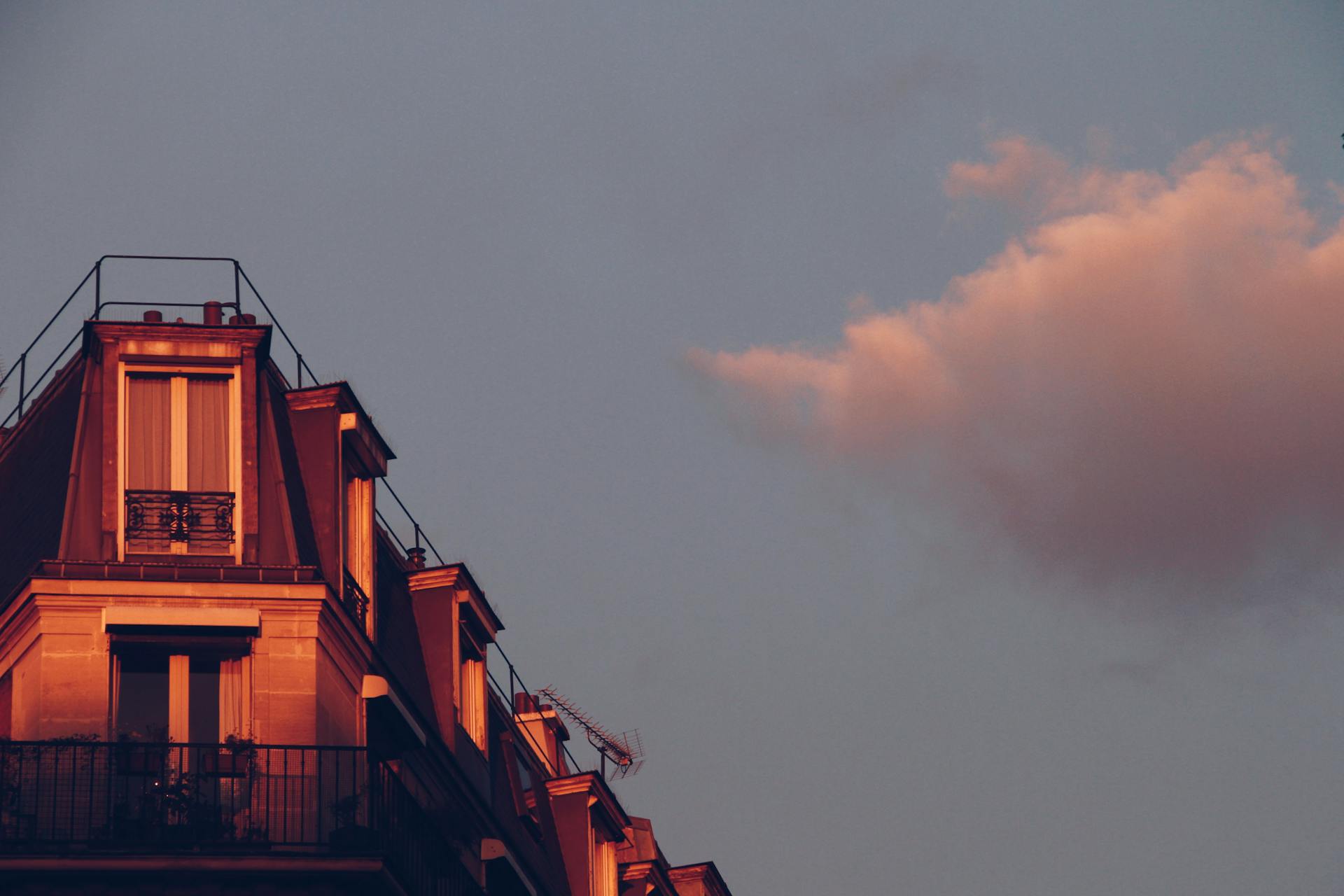 Coucher de soleil sur Paris en arrière-plan